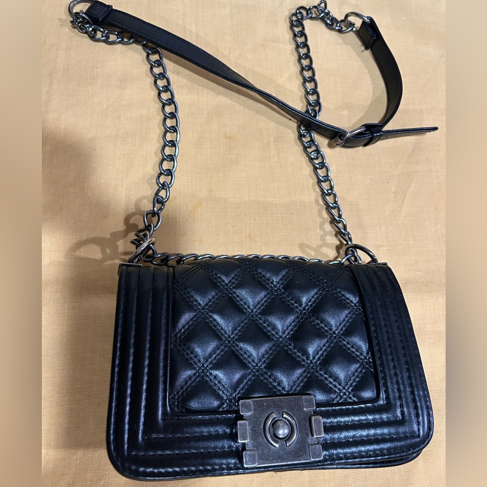 Elegant Black Quilted Chain Shoulder Bag